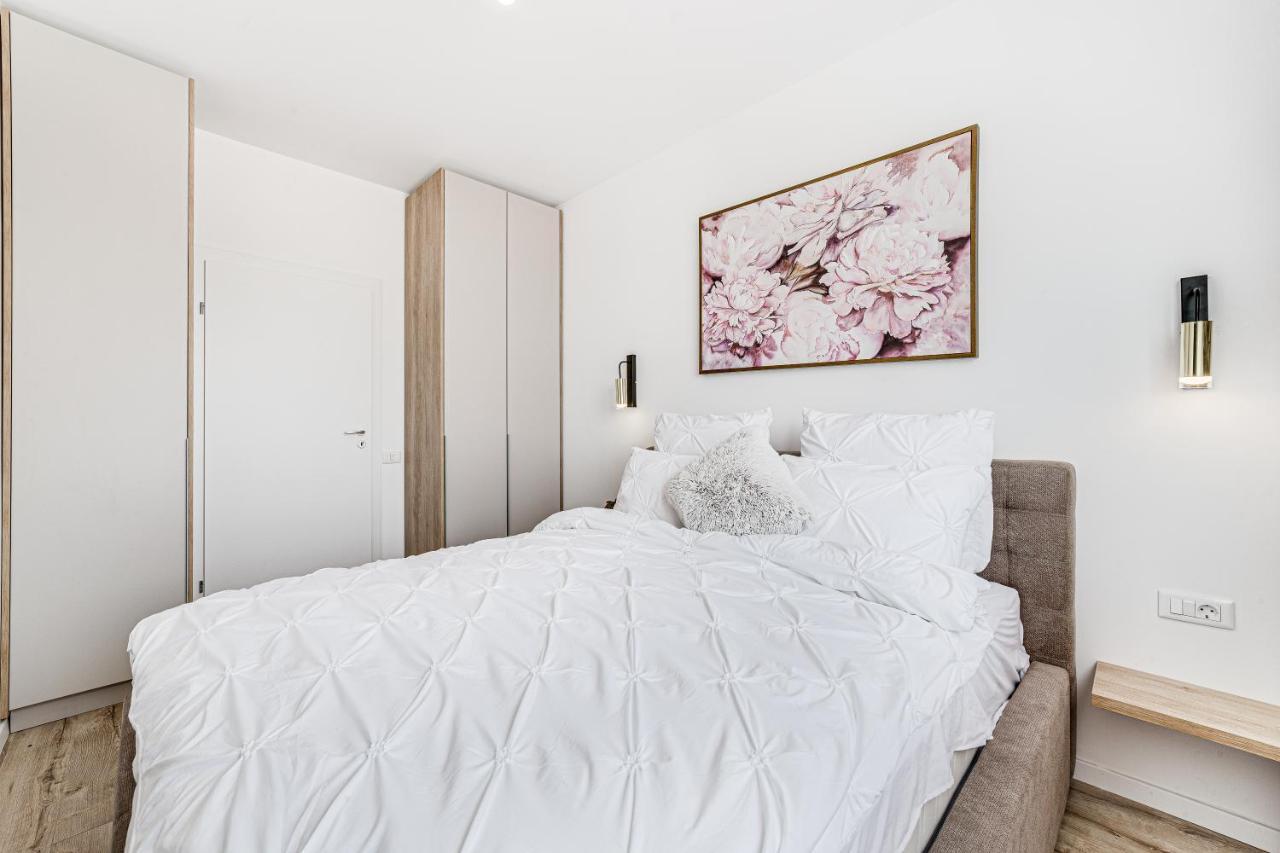 Elegant Apartment Near Afi & Atrium Mall Арад Экстерьер фото