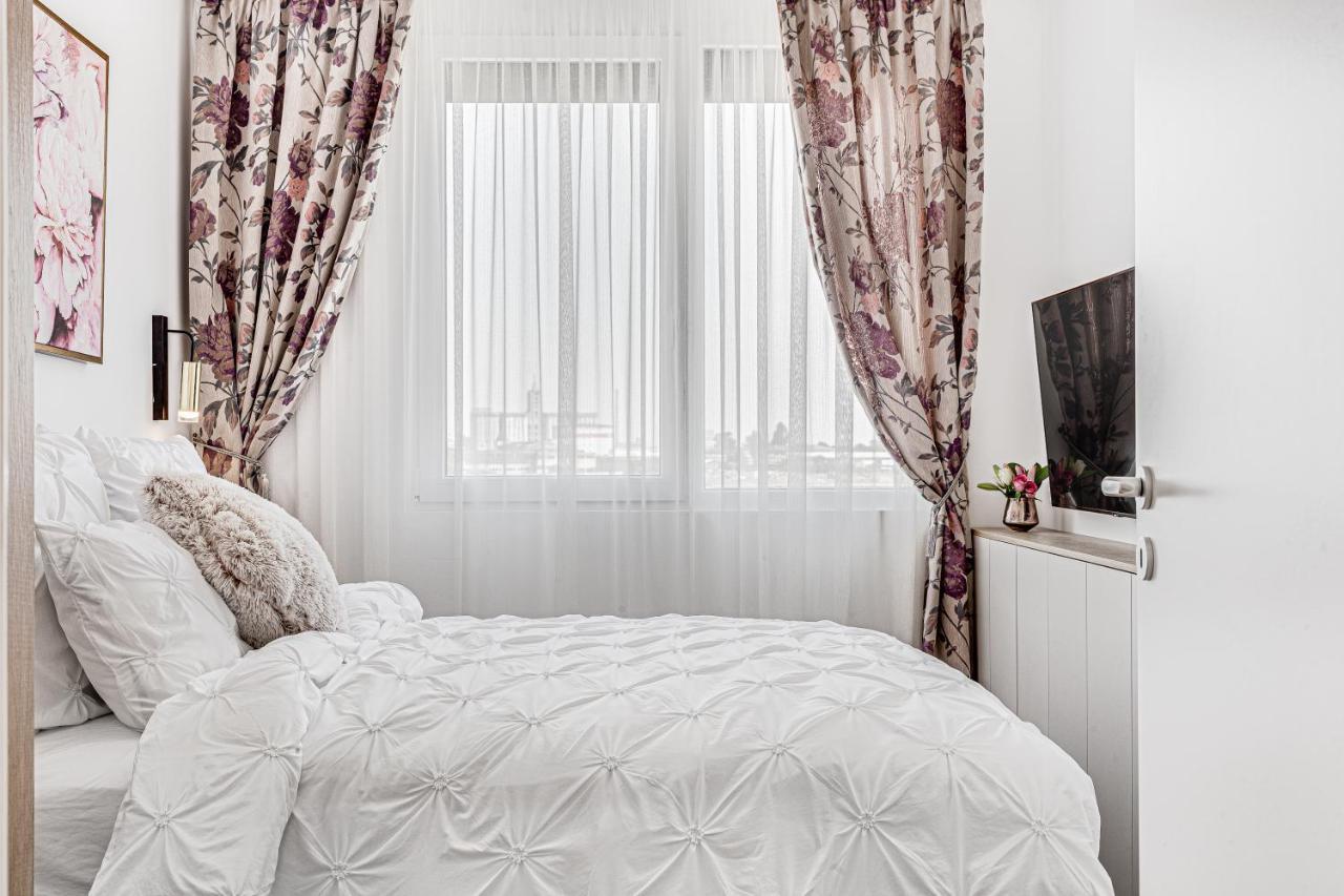 Elegant Apartment Near Afi & Atrium Mall Арад Экстерьер фото