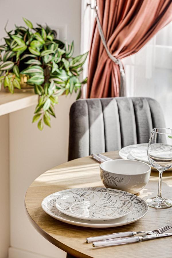 Elegant Apartment Near Afi & Atrium Mall Арад Экстерьер фото