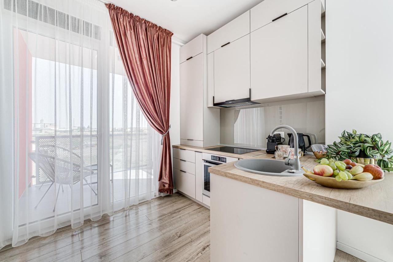Elegant Apartment Near Afi & Atrium Mall Арад Экстерьер фото