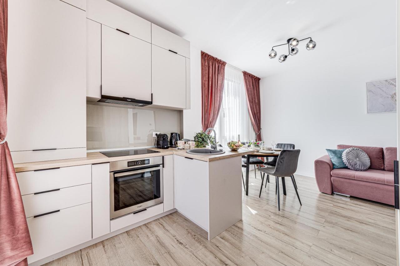 Elegant Apartment Near Afi & Atrium Mall Арад Экстерьер фото